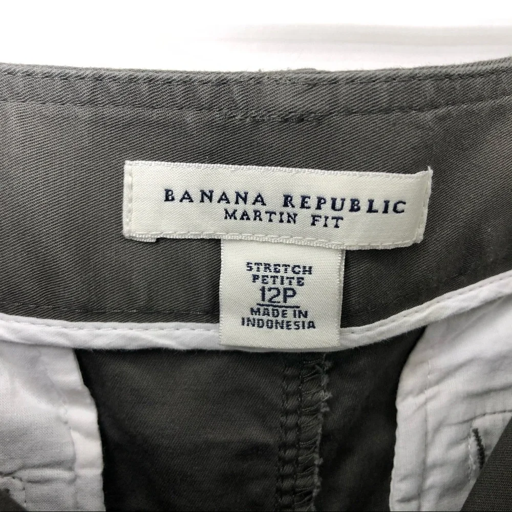 BANANA REPUBLIC women olive green Martin 4” shorts
